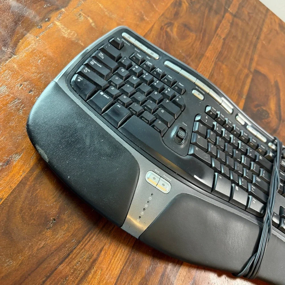 Microsoft Natural Ergonomic Keyboard 4000 v1.0 KU-0462 Wired USB Black Silver